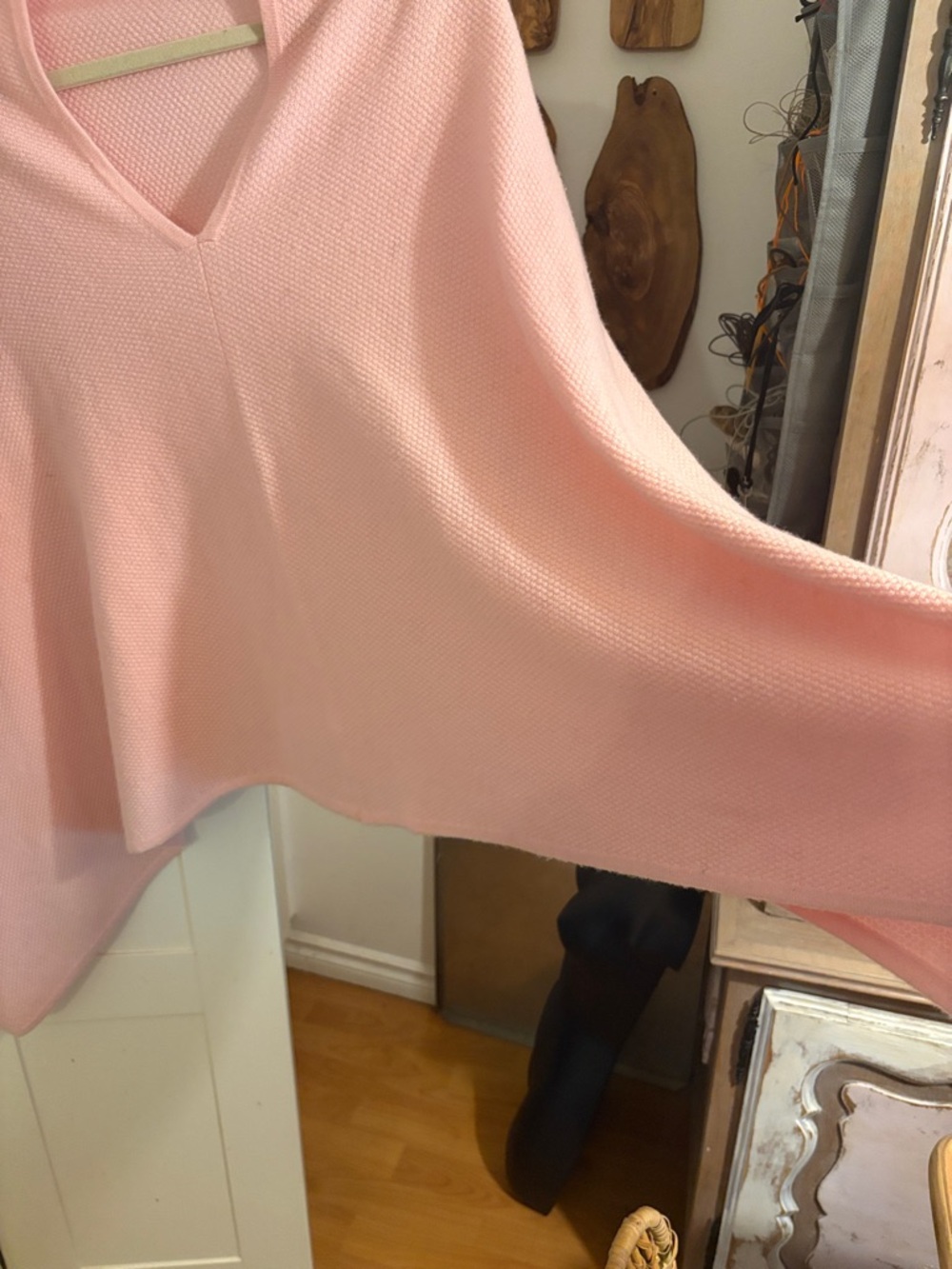 Women’s Pink Cashmere Poncho - Picture 2 of 4
